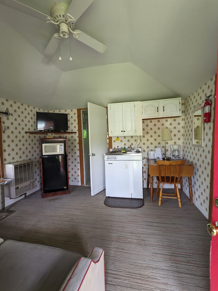 Perrys Motel & Cottages Ltd 4/47