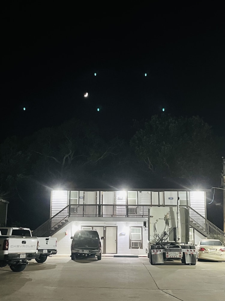 TOWN HOUSE MOTEL 10/61