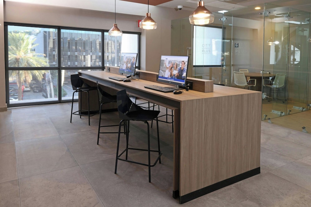 City Express Plus by Marriott Monterrey Galerias 8/32