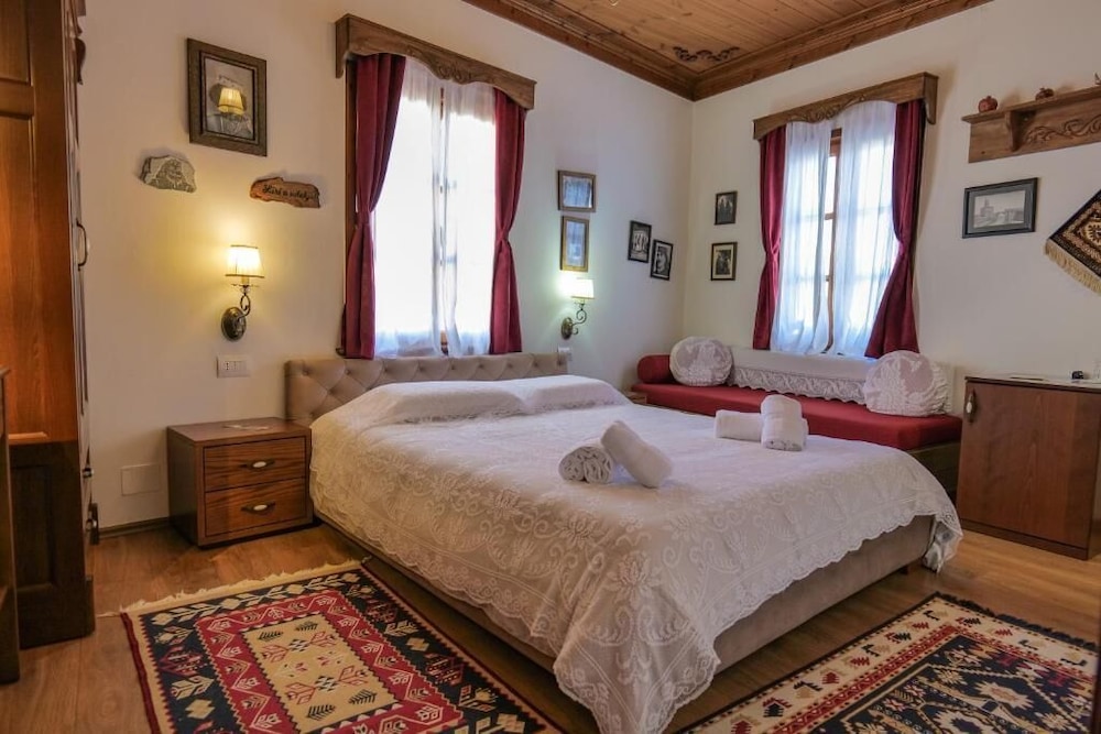 Bineri Hotel Gjirakastra 24/52