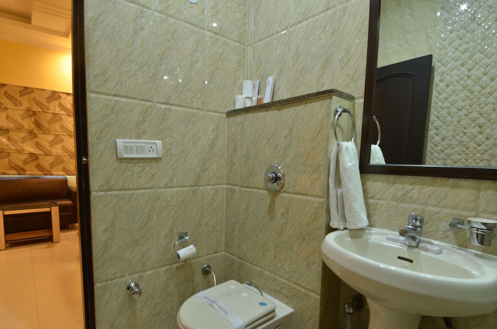 Hotel Sarovar Regency 25/27