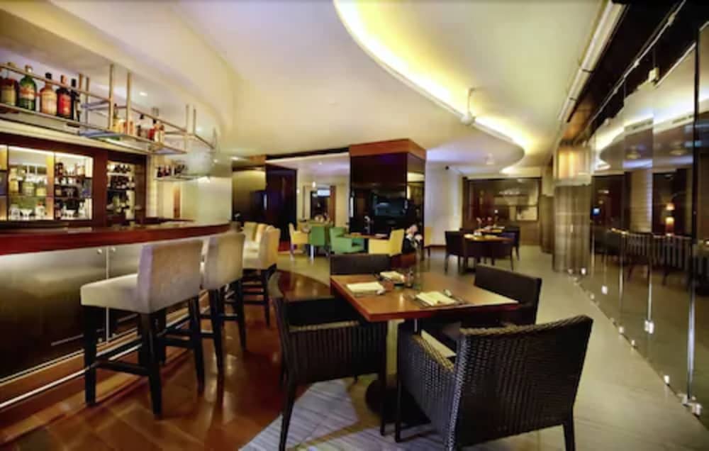 Menara Peninsula Hotel 35/46