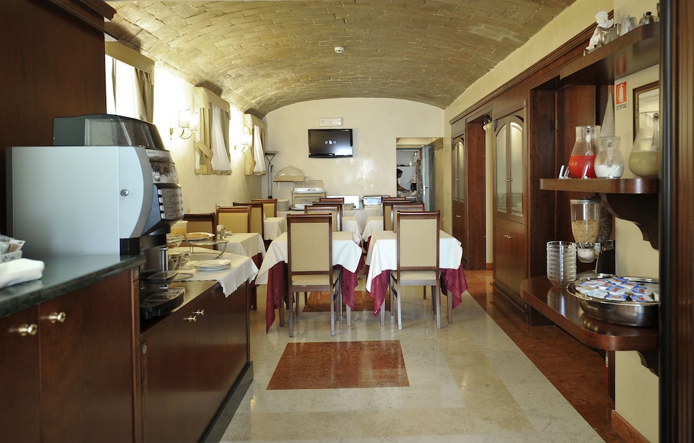 Aurelius Art Gallery Hotel 50/54