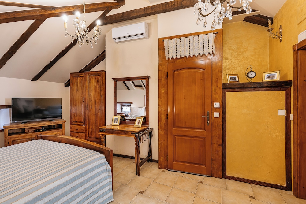 Hotel Monte Cristo 6/74