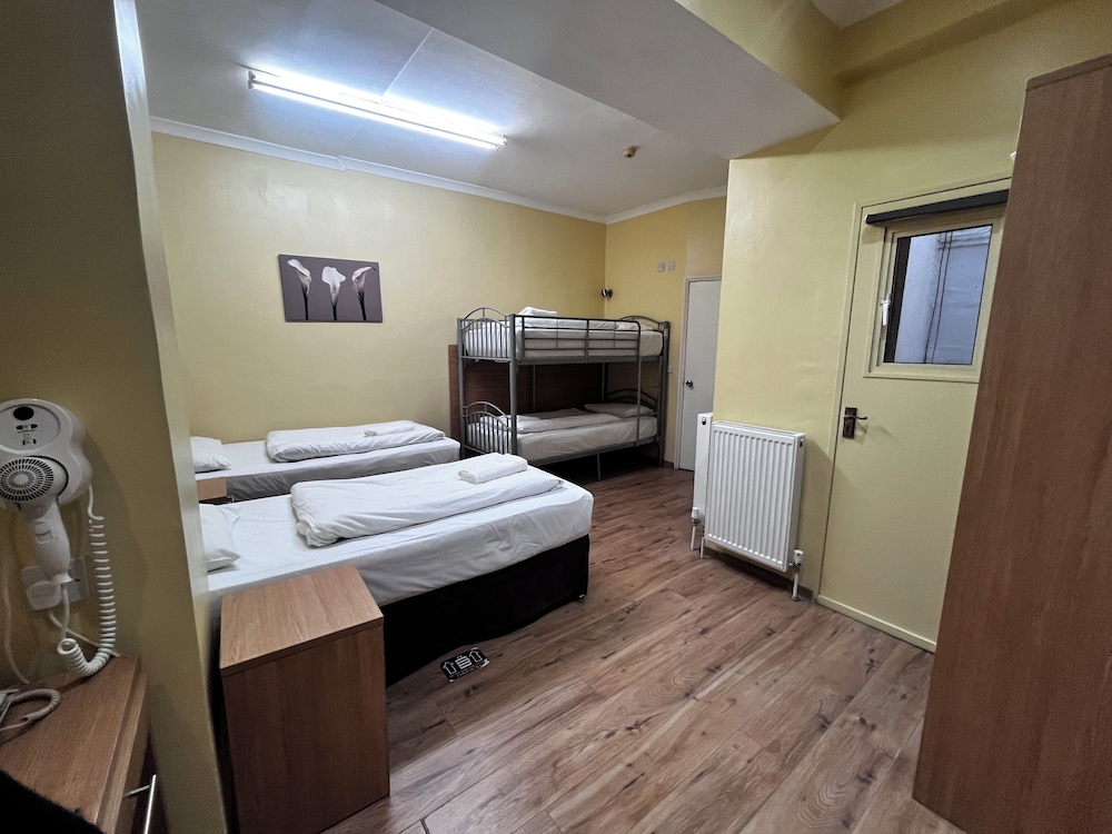 Shakespeare Hotel 33/67