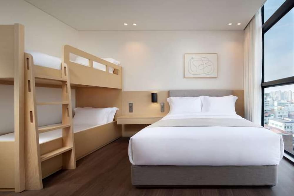 Bunker, Standard, Double and Bunk Bed, City View