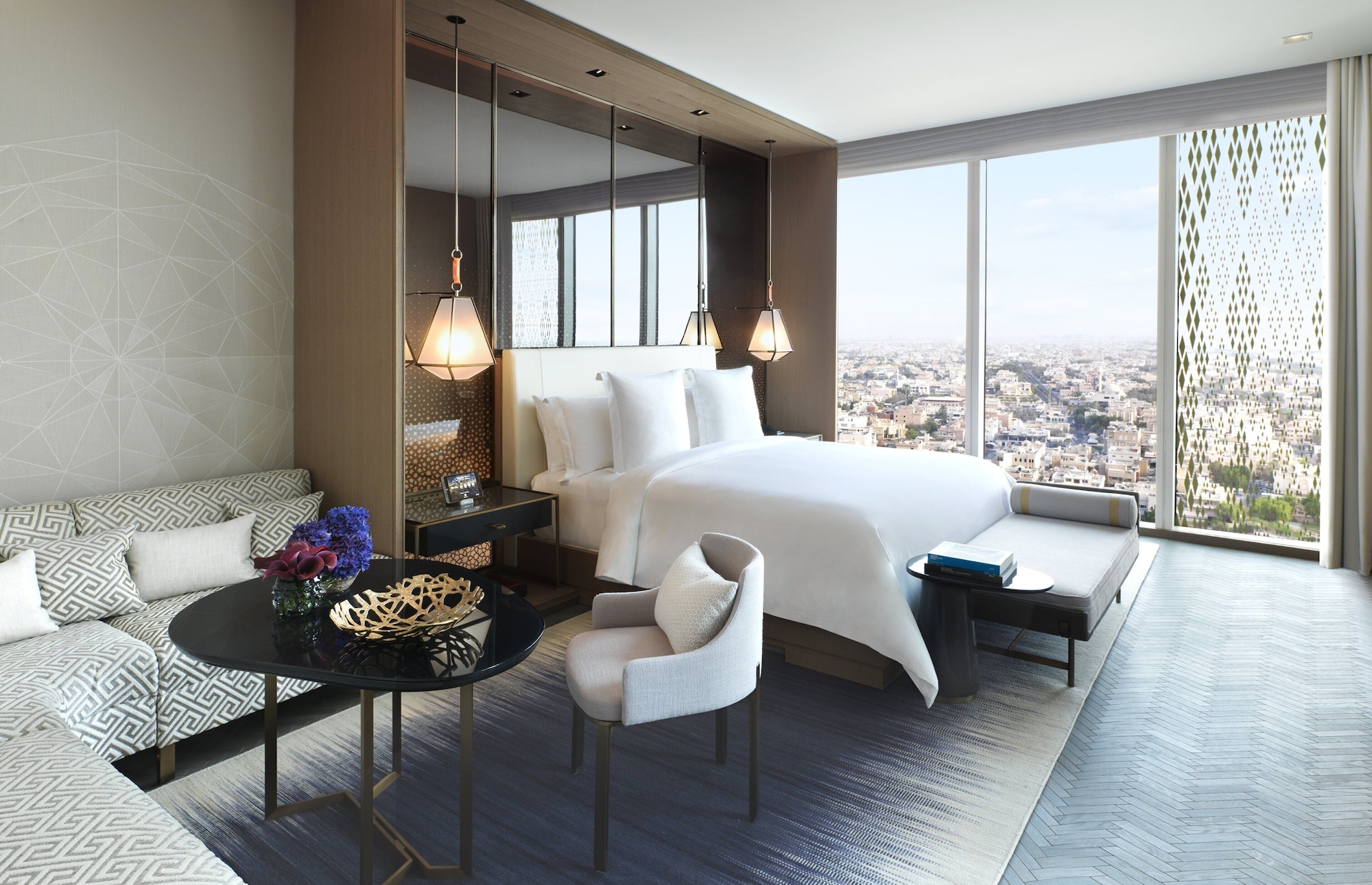 AMBASSADOR, SUITE, KING BED
