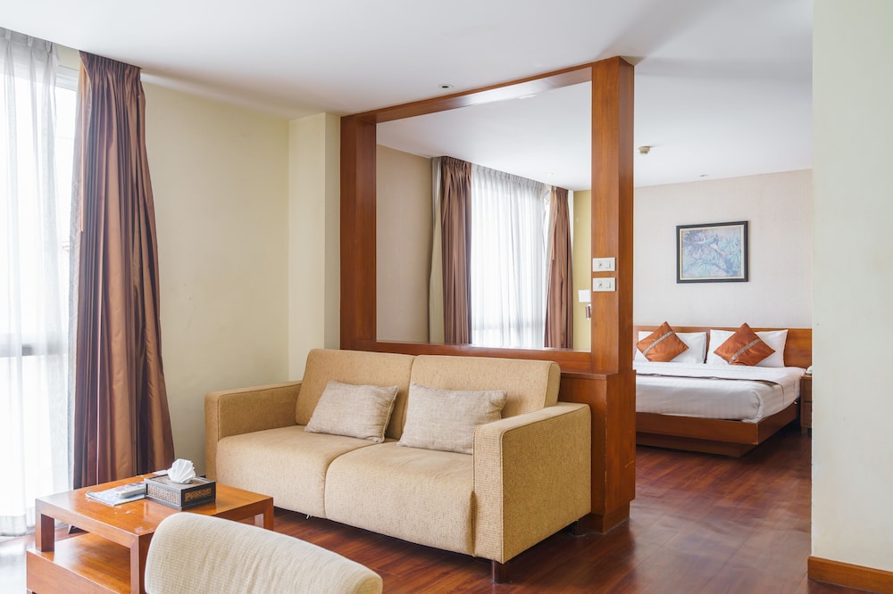Lantana Resort Hotel 32/61