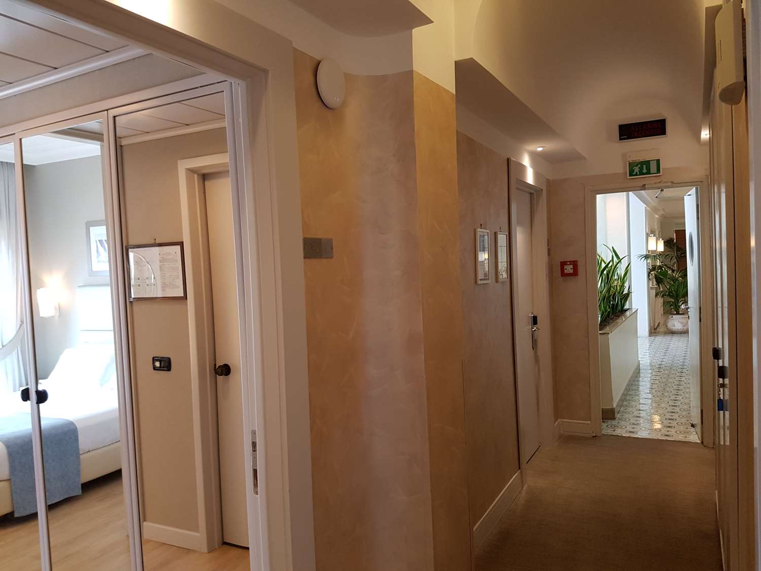 Hotel Paradiso, Bw Signature Collection 67/67