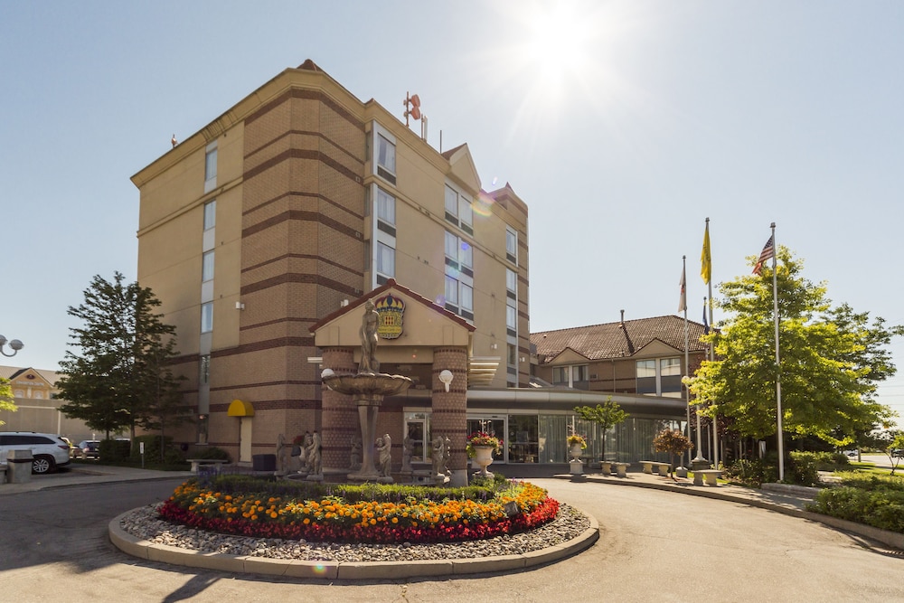 Monte Carlo Inn Airport Suites 65/68