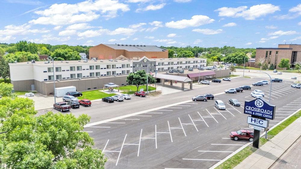 Crossroads Hotel Huron Event Center 43/50