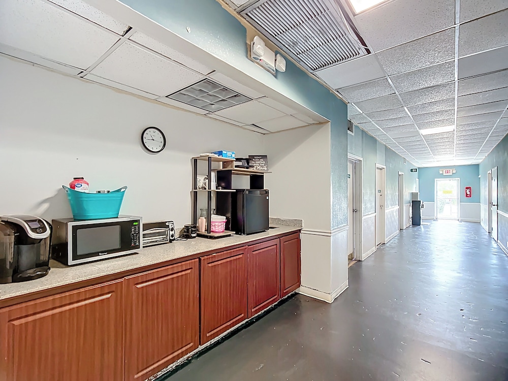 Stayable Suites Lakeland 15/66