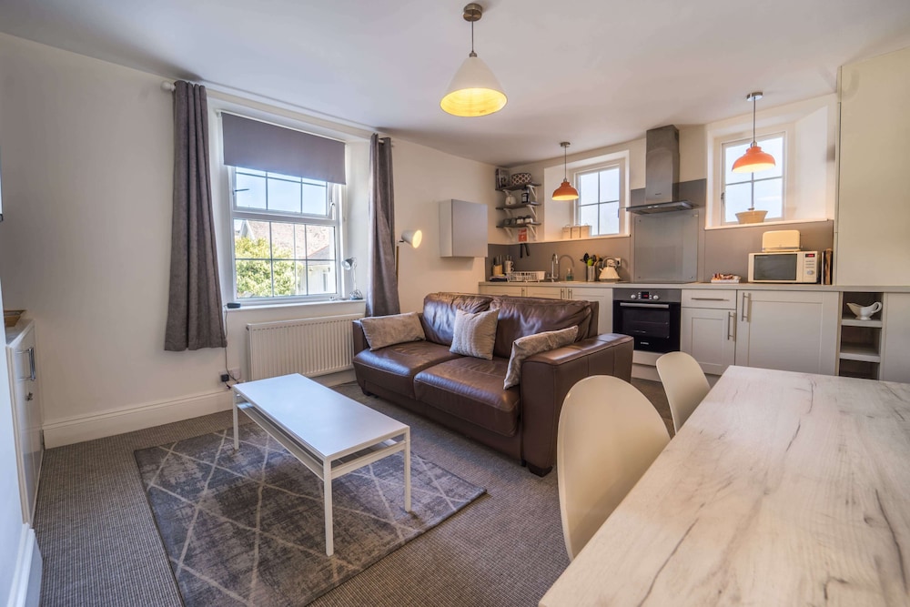 Trinity Mews 25/50