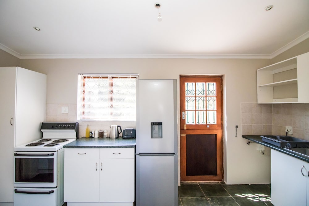 Little Rose Guesthouse & Self-Catering 39/50