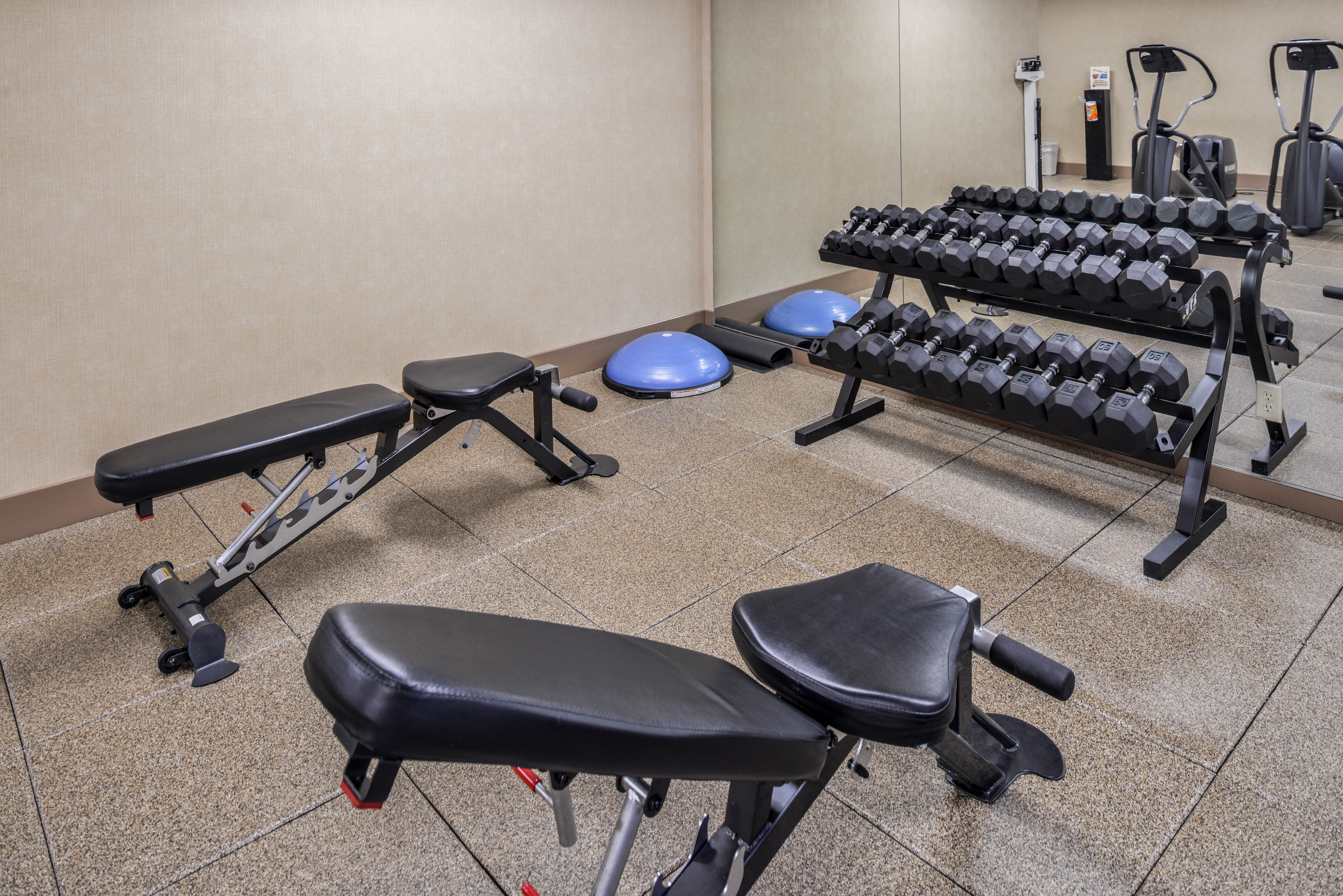 Holiday Inn Express Hotel and Suites Sioux Falls At Empire Mall 40/75