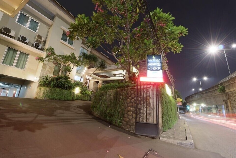 Mutiara Suites 57/60