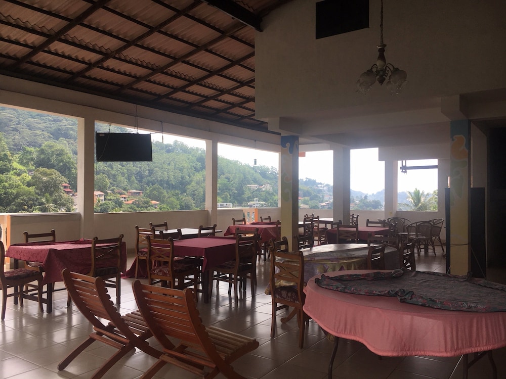 Majestic Tourist Hotel 42/49