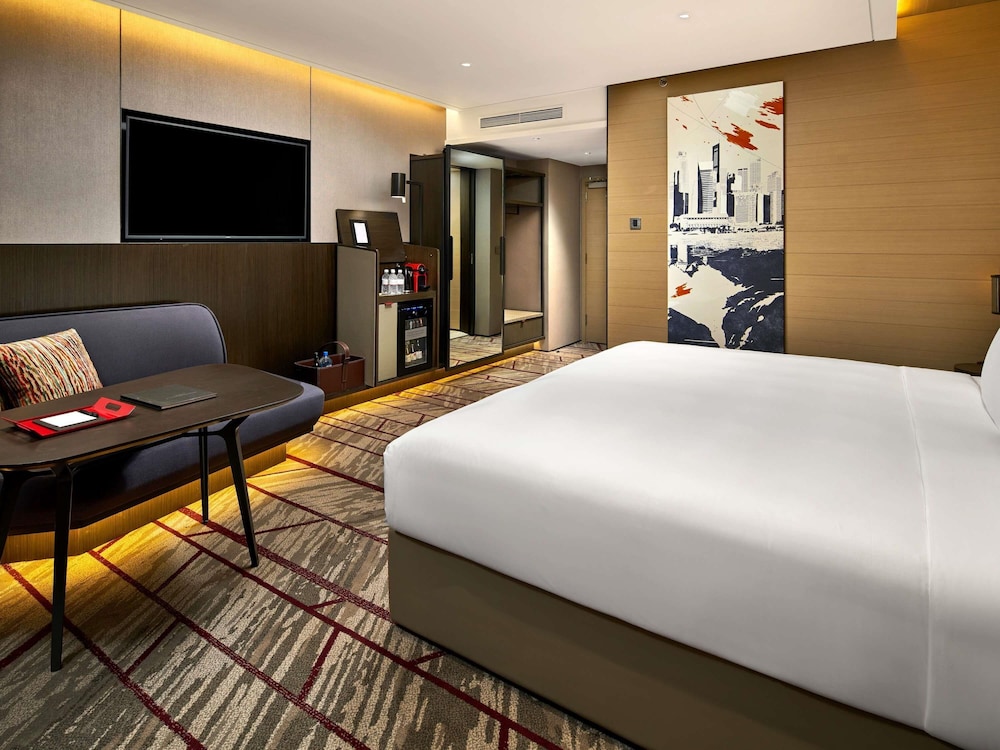 PLUS, PREMIER, KING BED, CITY VIEW, BALCONY