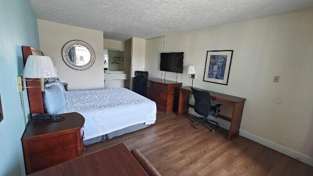 Travelodge by Wyndham Richmond Kentucky 9/35