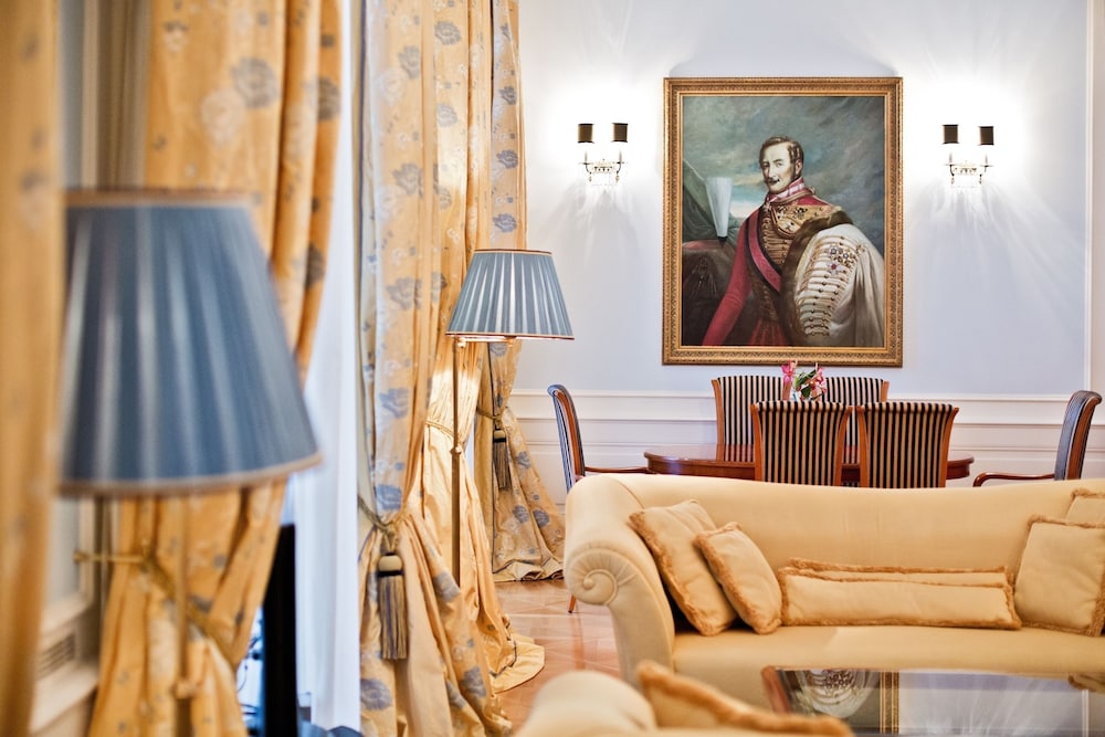 Palais Coburg Residenz 37/85