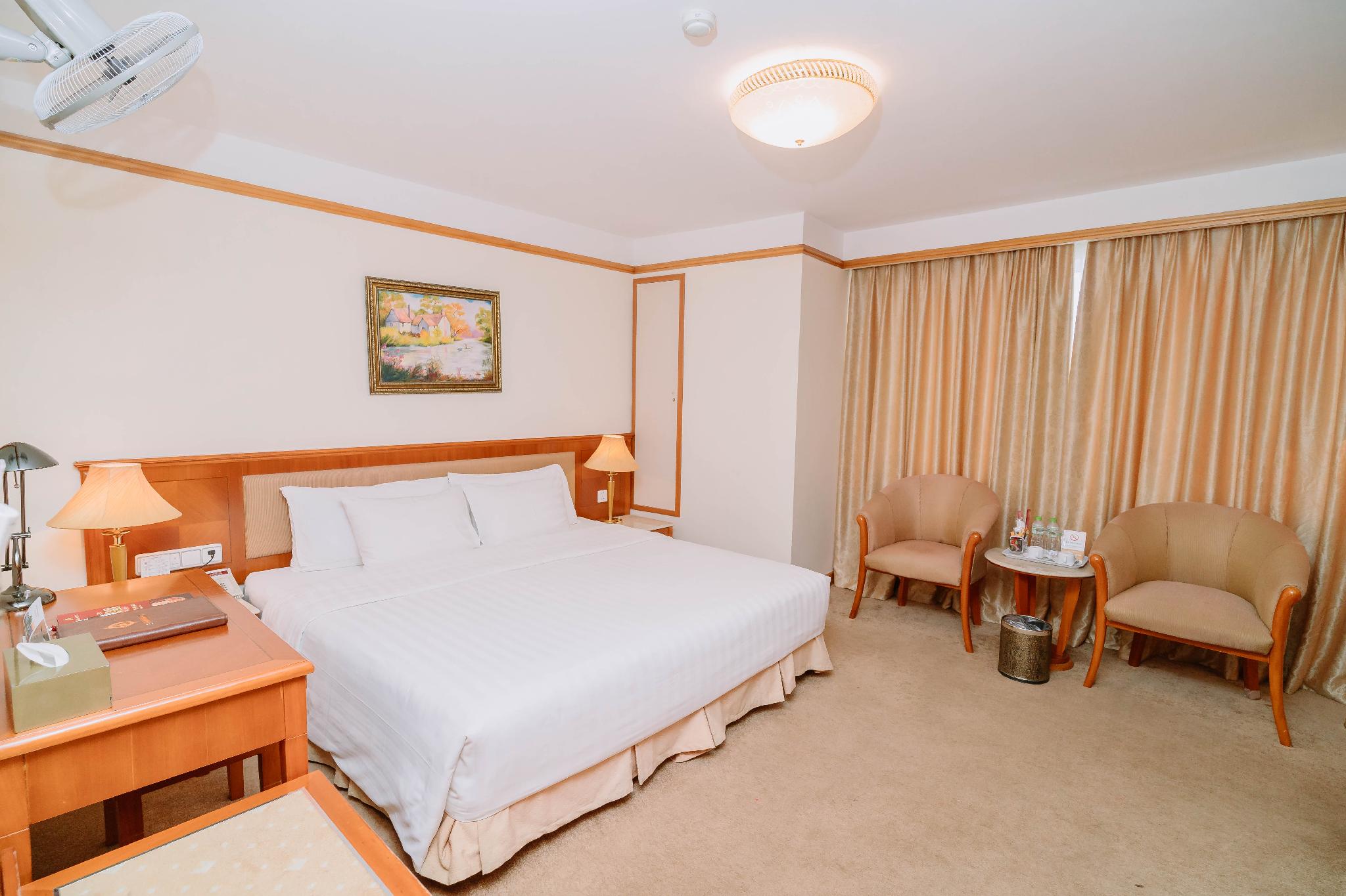 Deluxe, Queen Bed