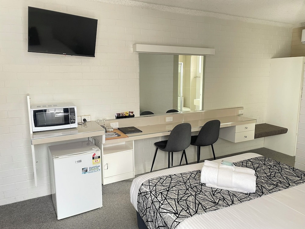 Coastal Bay Motel 55/66