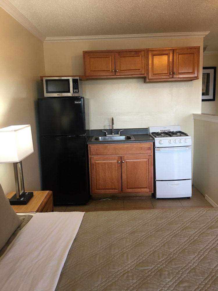 Budget Inn Lompoc 3/60