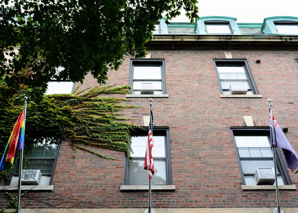 Chicago Getaway Hostel 2/50