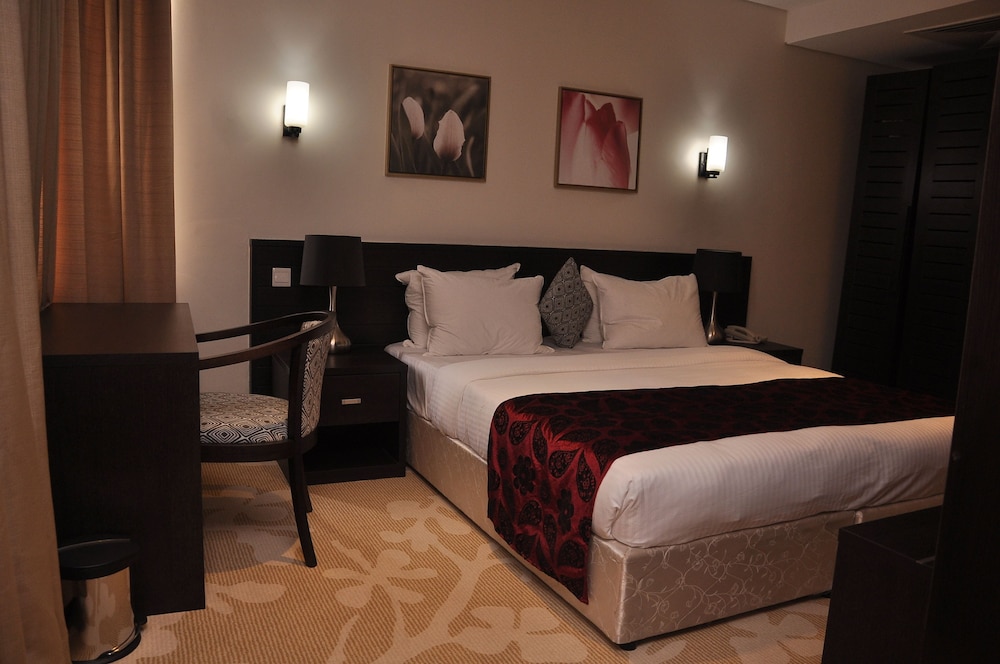 Golden Tulip Oniru Suites 8/26