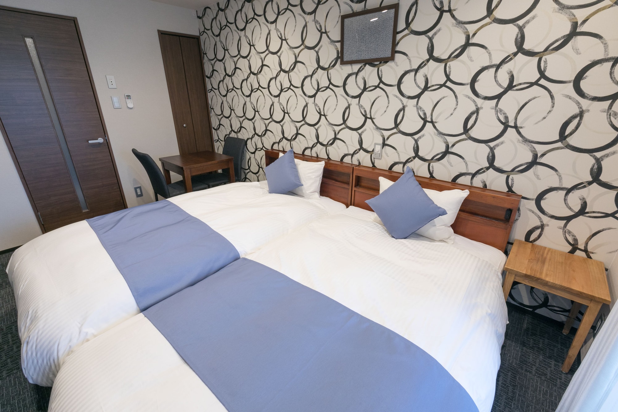 ROOM, TWIN BEDS, CITY VIEW
