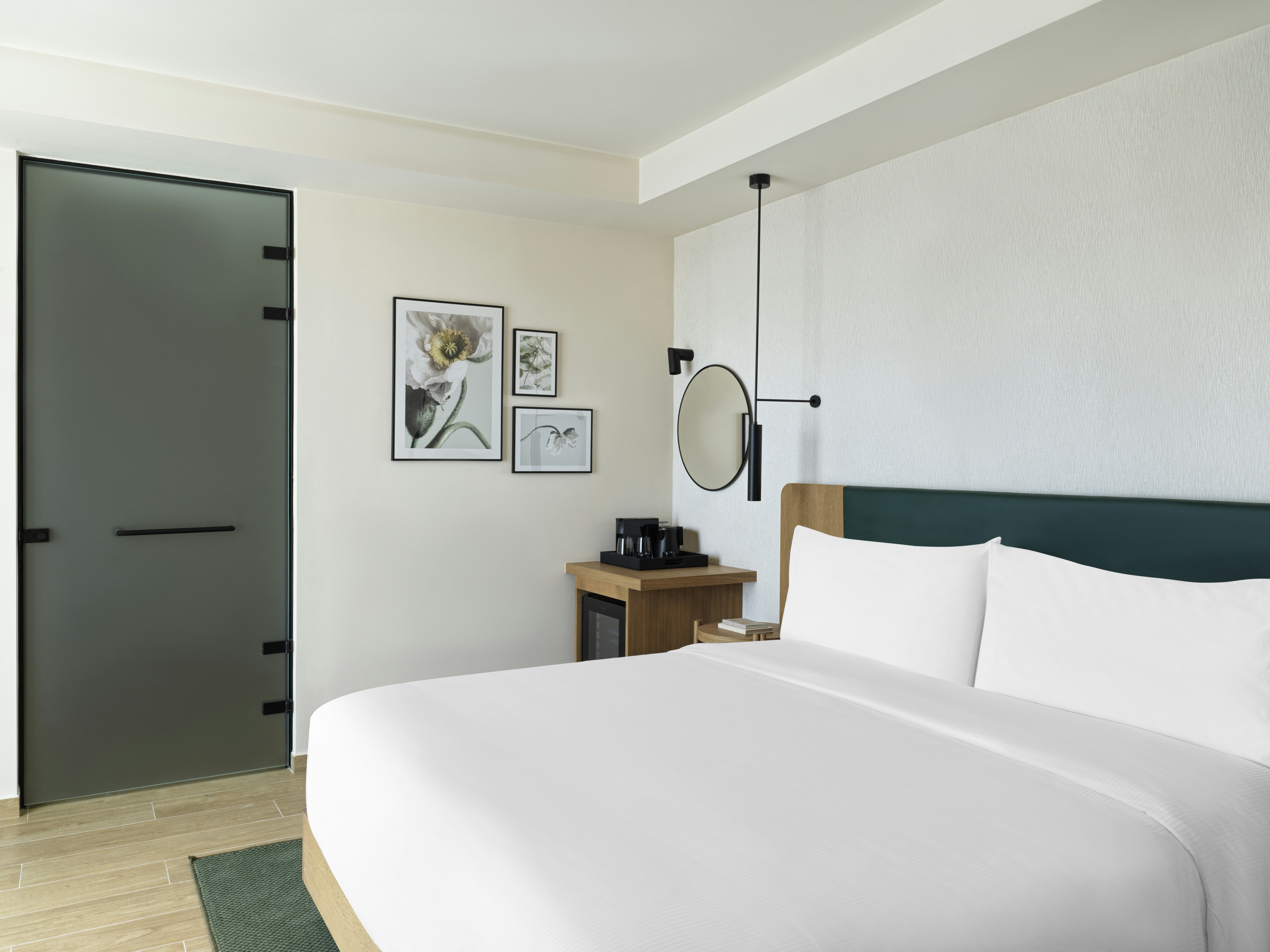 ROOM, KING BED, ACCESSIBLE