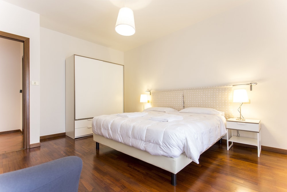 3 Bedrooms, Premier, Apartment, 1 Single and 3 Double Beds