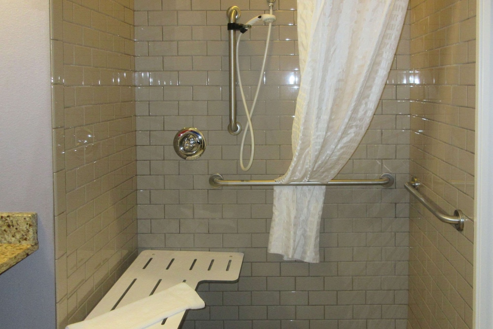 Quality Inn & Suites Caldwell I-77 28/28