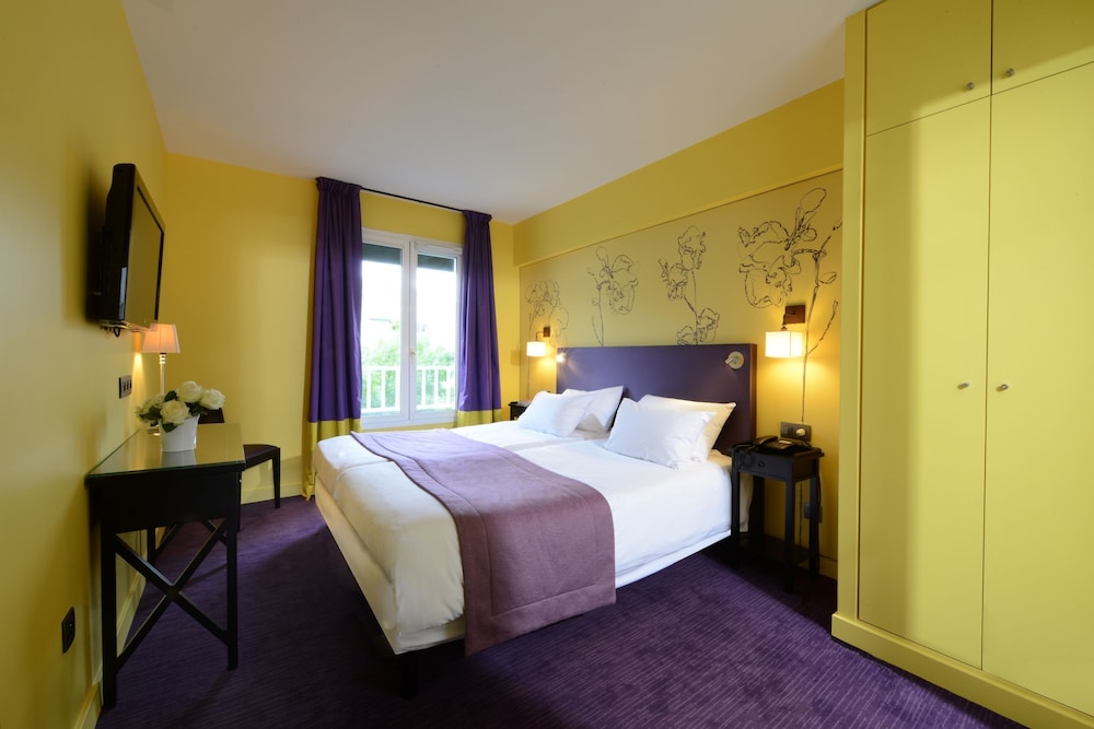 SUPERIOR, DOUBLE BED, GARDEN VIEW