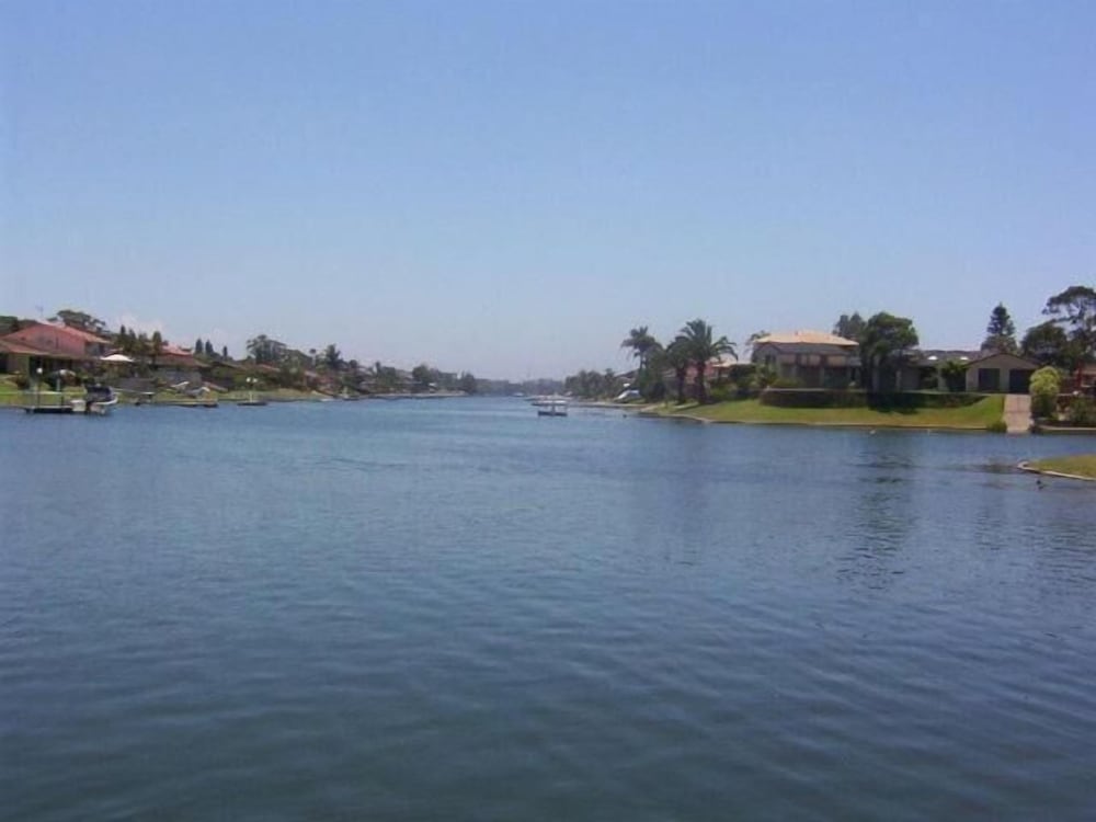 Port O Call Motel 40/54