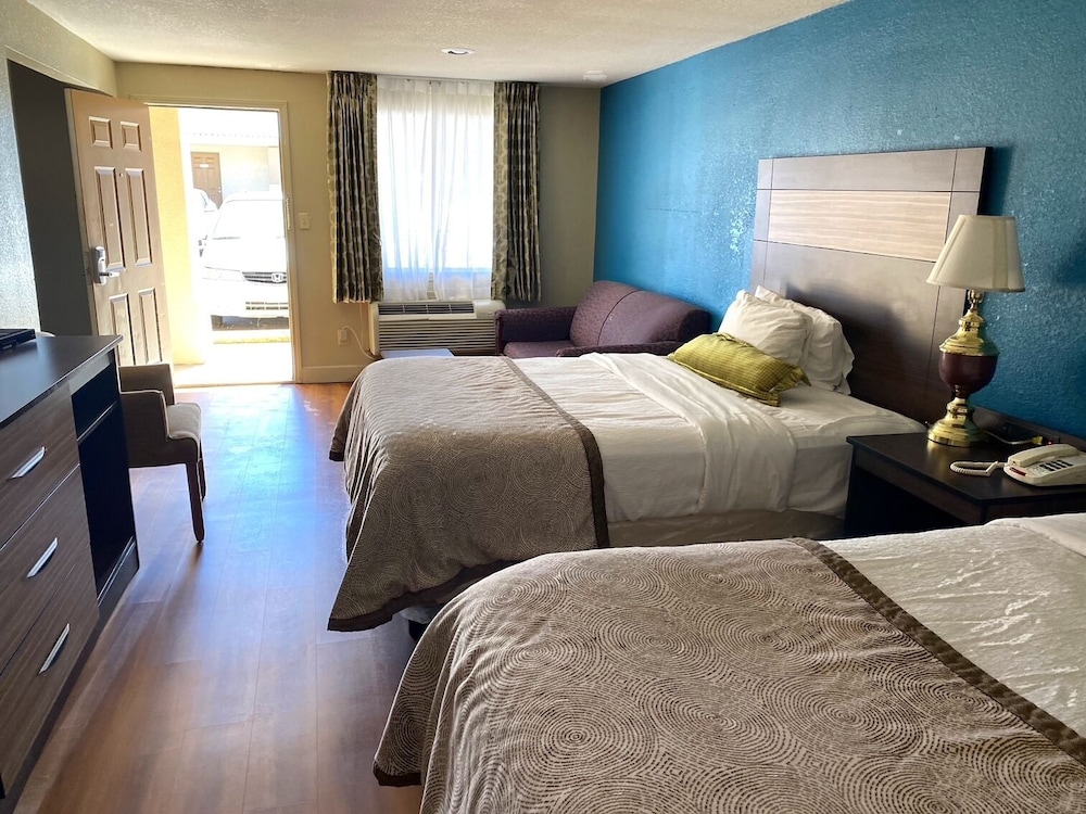 Stratford House Inn and Suites 13/51