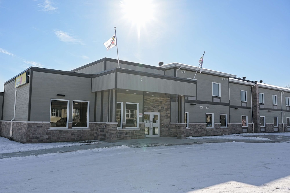 Super 8 by Wyndham Moosonee 3/50