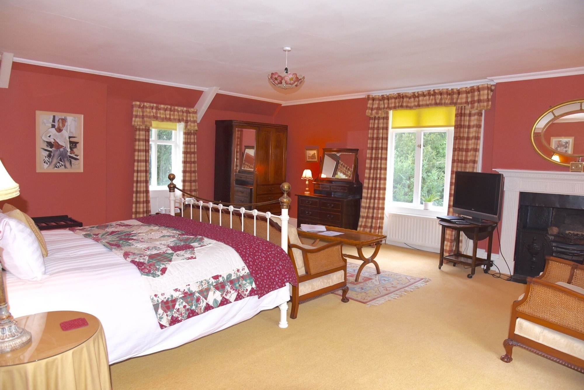 Red, Deluxe, Suite, King Bed, Garden View