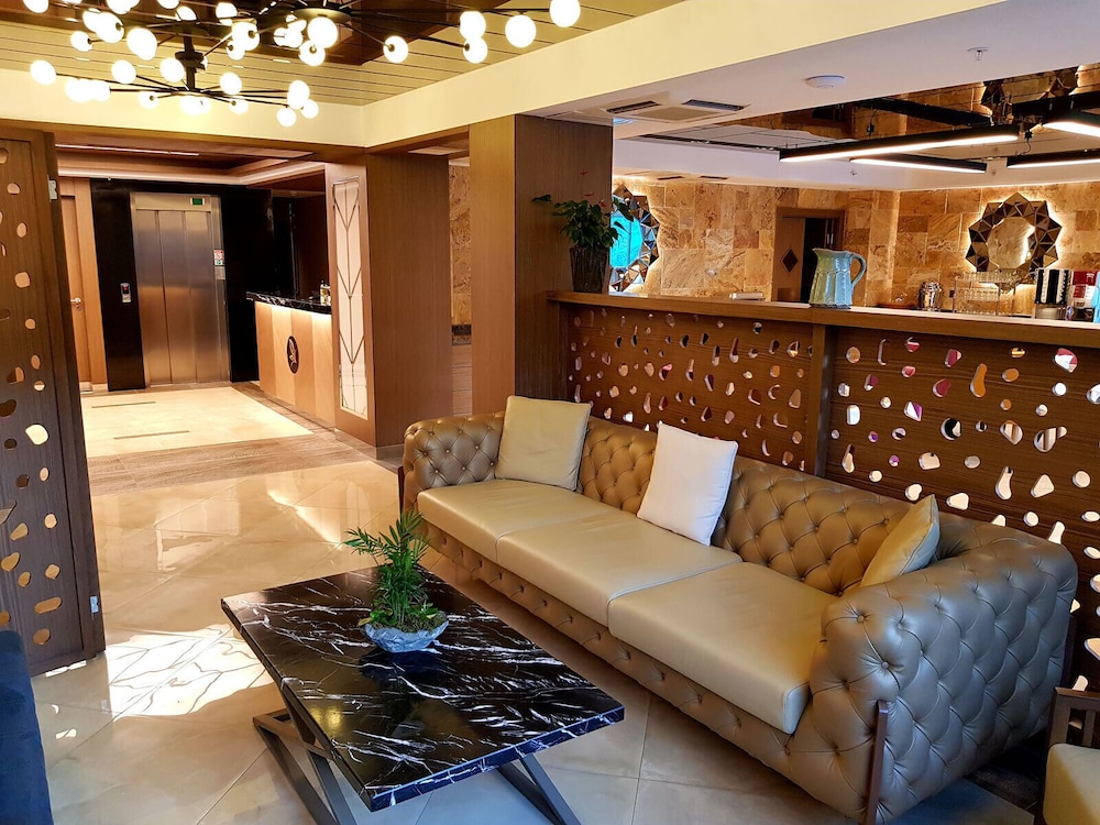 My Garden Suites 2/21