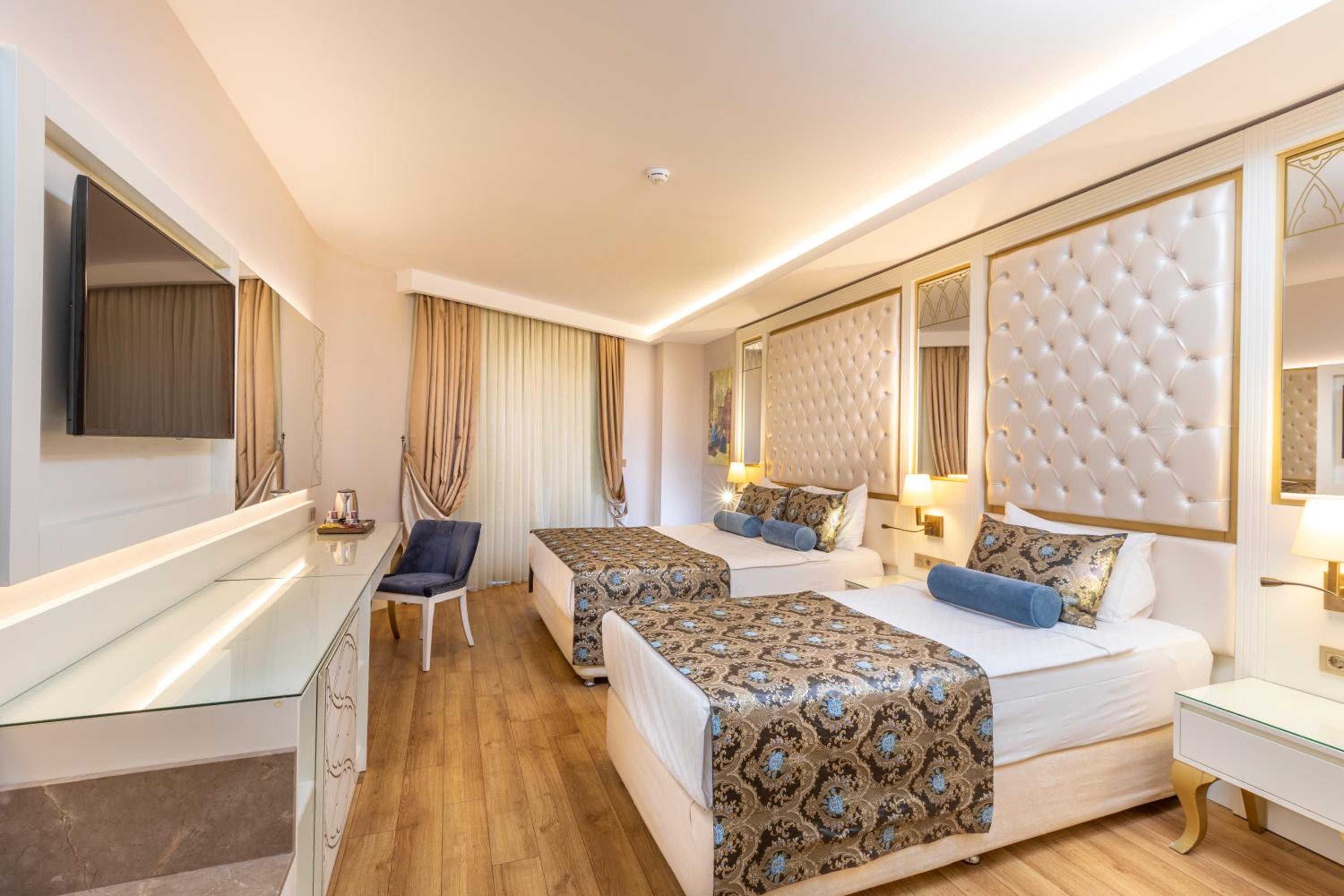 Standard, Double Bed, Lateral Side Sea View