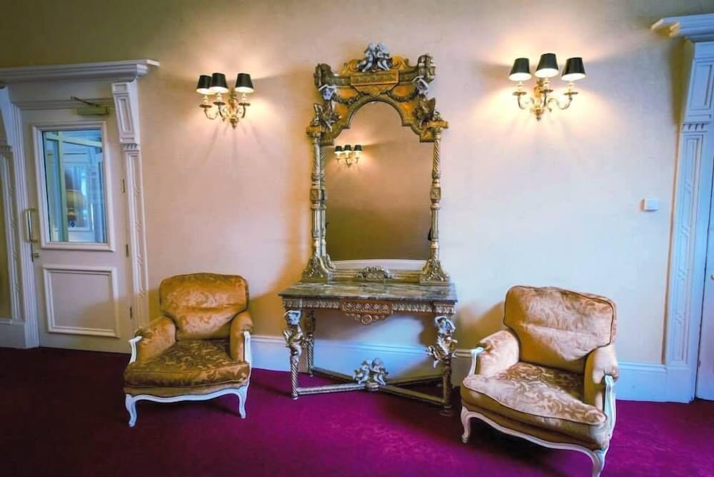 Albany House Hotel 42/57