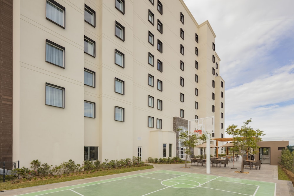Staybridge Suites Saltillo 1/68