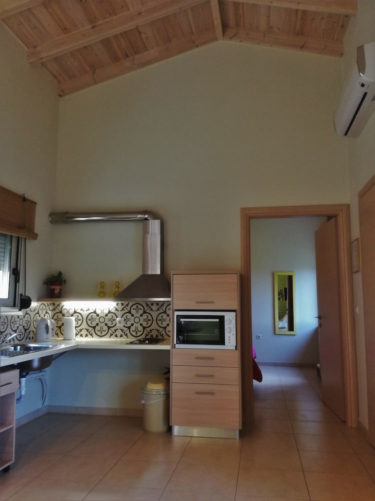 Aksos suites Accessible Accommodation 5/44