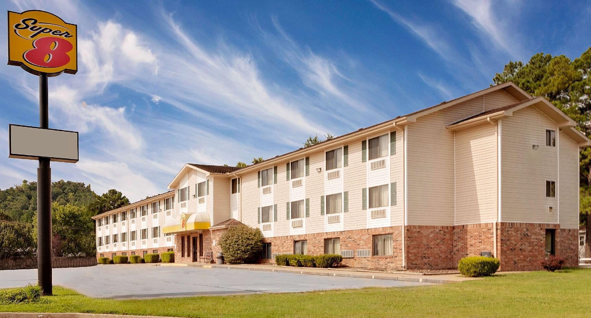 Super 8 by Wyndham Fayetteville 23/27