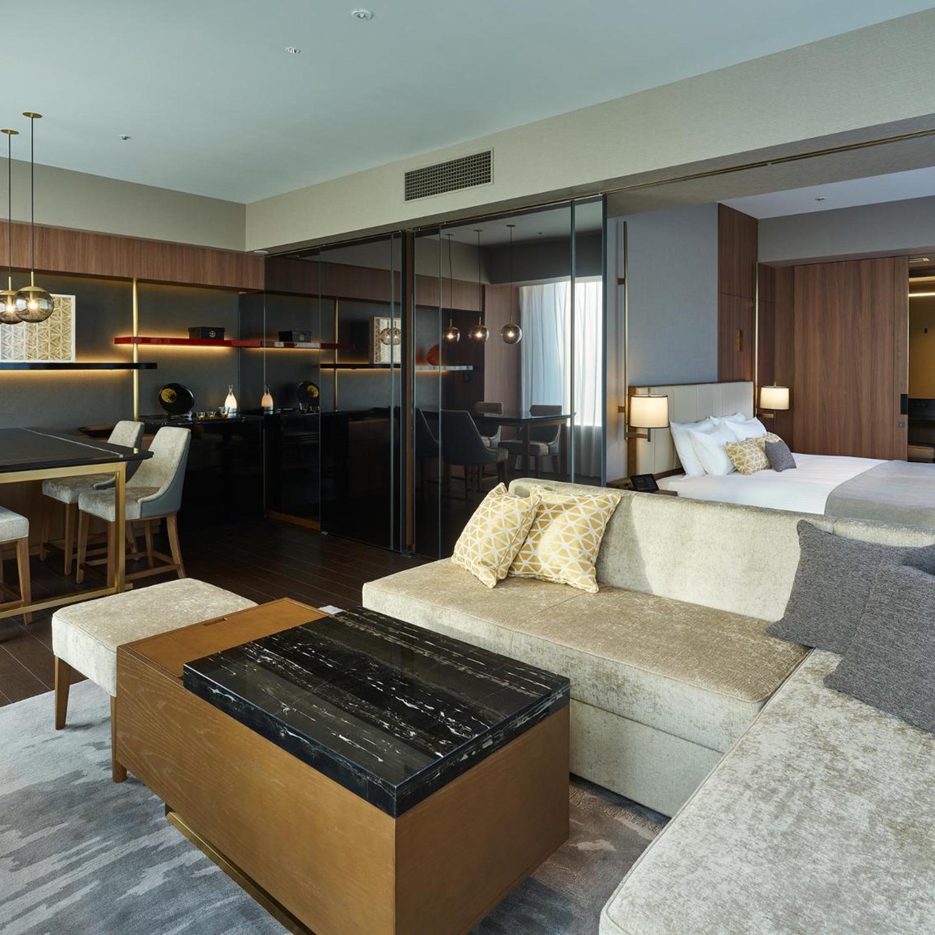 JUNIOR SUITE, KING BED