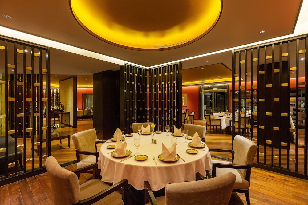 Ezdan Palace Hotel 55/59