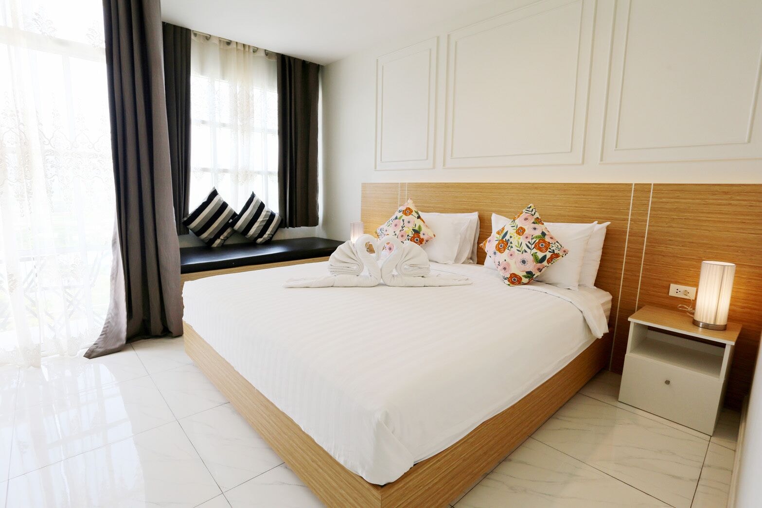 DELUXE, DOUBLE BED, MOUNTAIN VIEW