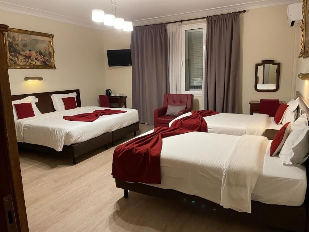 ROOM, QUADRUPLE