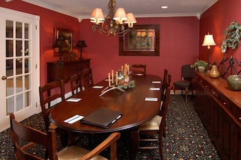 Hillwinds Inn 38/44