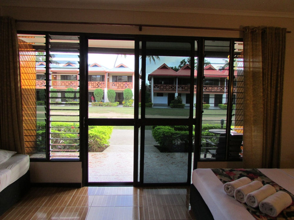 Wailoaloa Beach Resort Fiji 40/76
